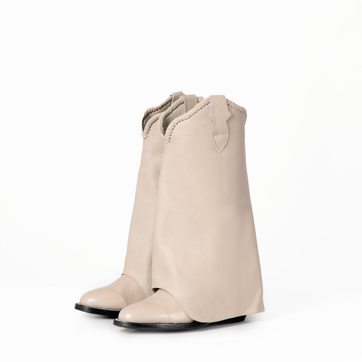 Julia Corta: Beige